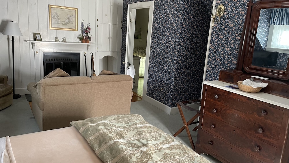 Deluxe Room, 1 Queen Bed, Fireplace, Mountainside photo 1