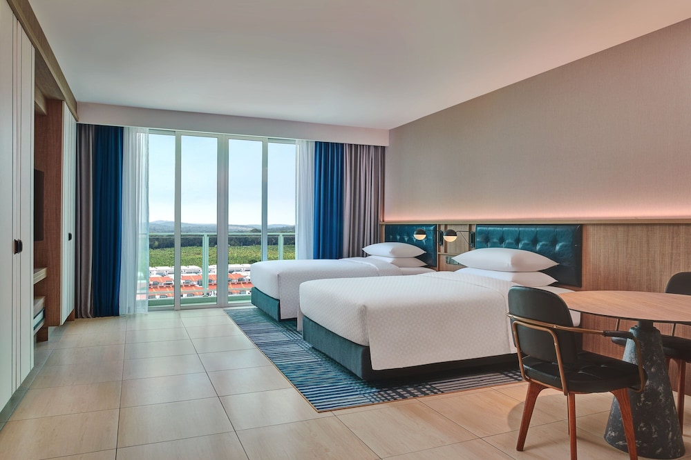 Premium Twin Room, 2 Twin Beds, Balcony - Photo 1