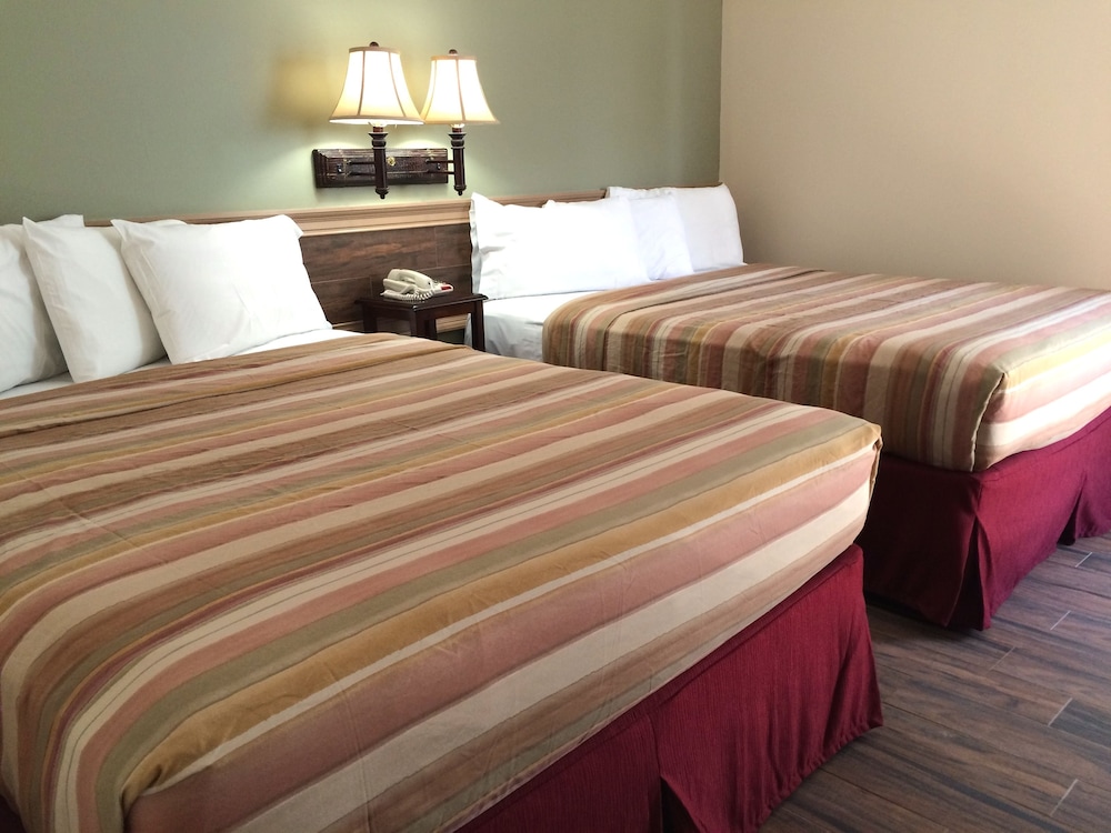 Deluxe Suite, Kitchenette (Private Balcony with  two Queen Bed) photo 1