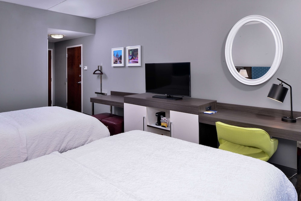 Room, 1 Queen Bed, Refrigerator photo 1