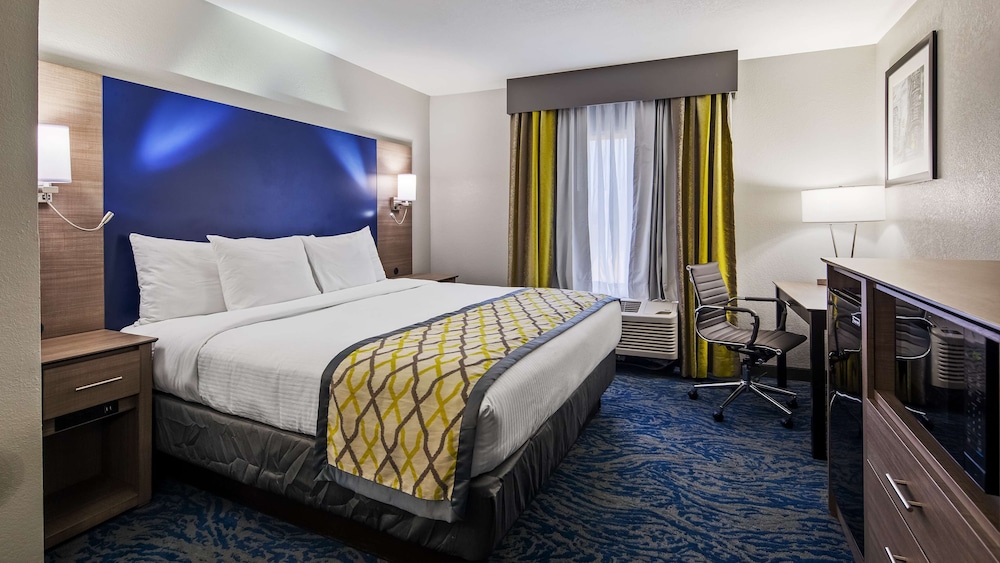 Standard Room, 1 King Bed, Non Smoking, Microwave (Larger Room;With Sofabed) - Photo 3