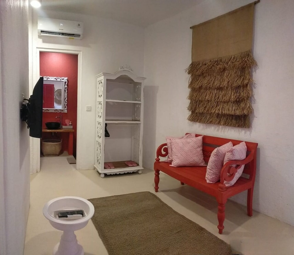 Budget Surfer Room - for Cool Adults Only photo 2