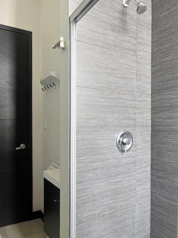 Economy Double Room Single Use, 1 Bedroom, Non Smoking - Photo 4
