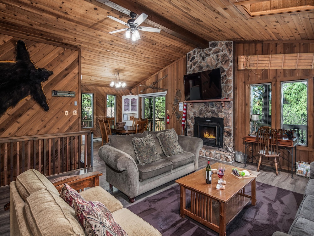 Cabin, Multiple Beds, Hot Tub photo 1