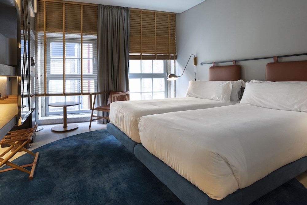 Double Room (Custom) - Photo 9