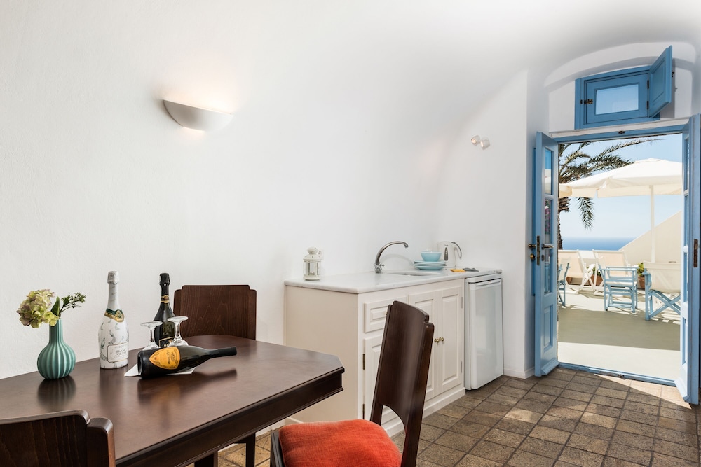 Junior Suite (Caldera View) - Photo 8