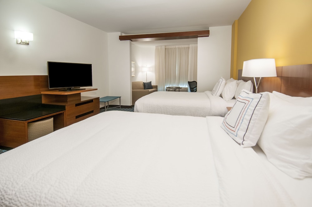 Room, 2 Queen Beds - Photo 2