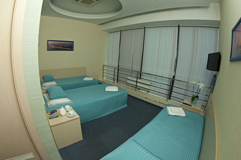 Business Triple With 3 Beds 12 Hours photo 2