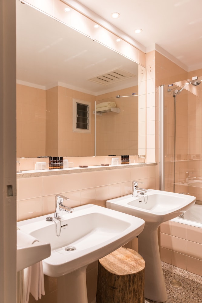 Classic Double Room - Photo 16
