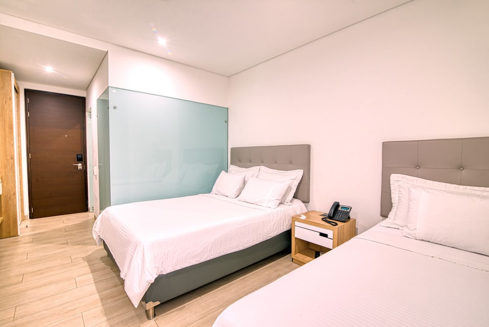 Standard Room, Multiple Beds photo 1