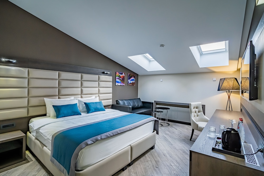 Family Room, 2 Bedrooms
