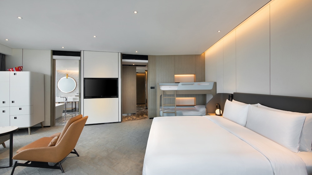 Junior Suite, 1 King Bed, River View