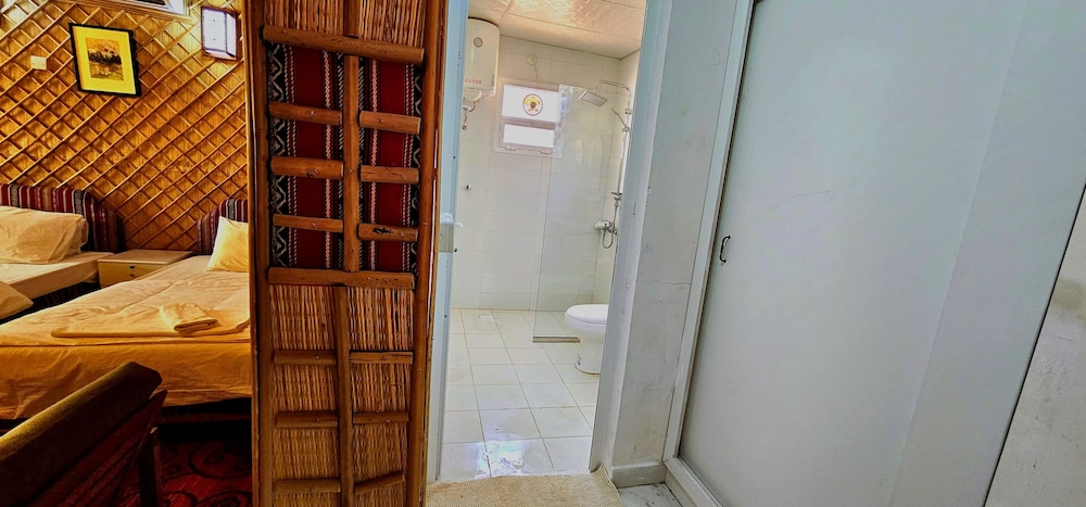 Deluxe Room - Photo 9