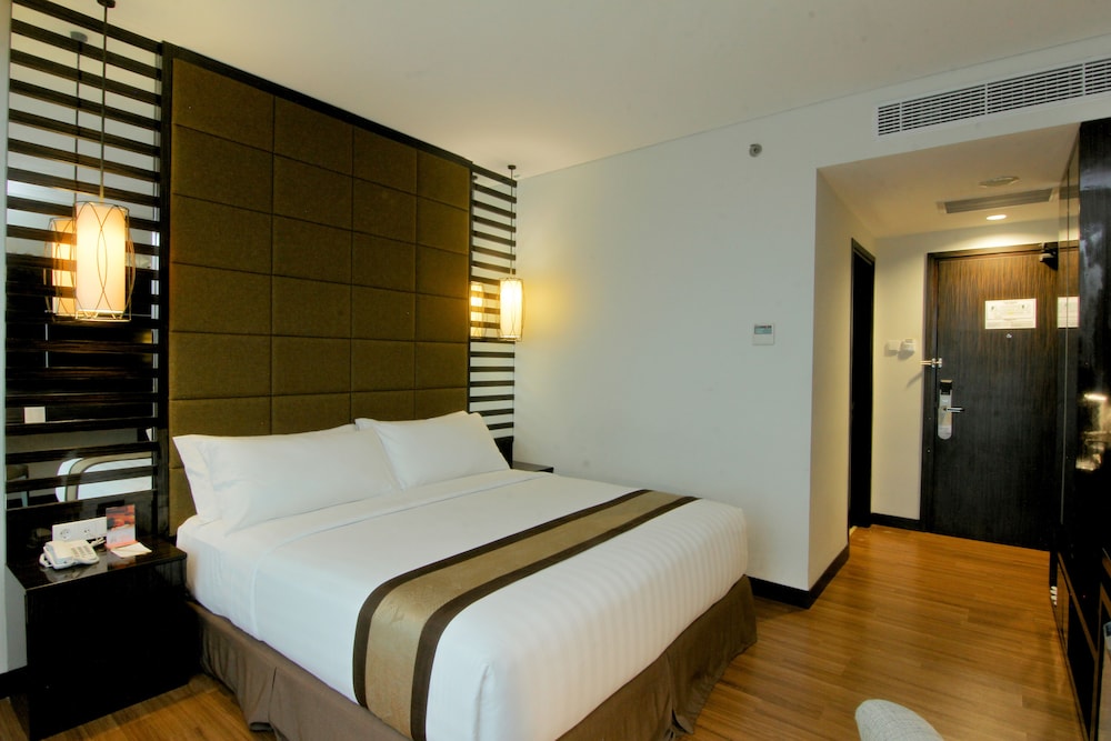 Deluxe King Room photo 2