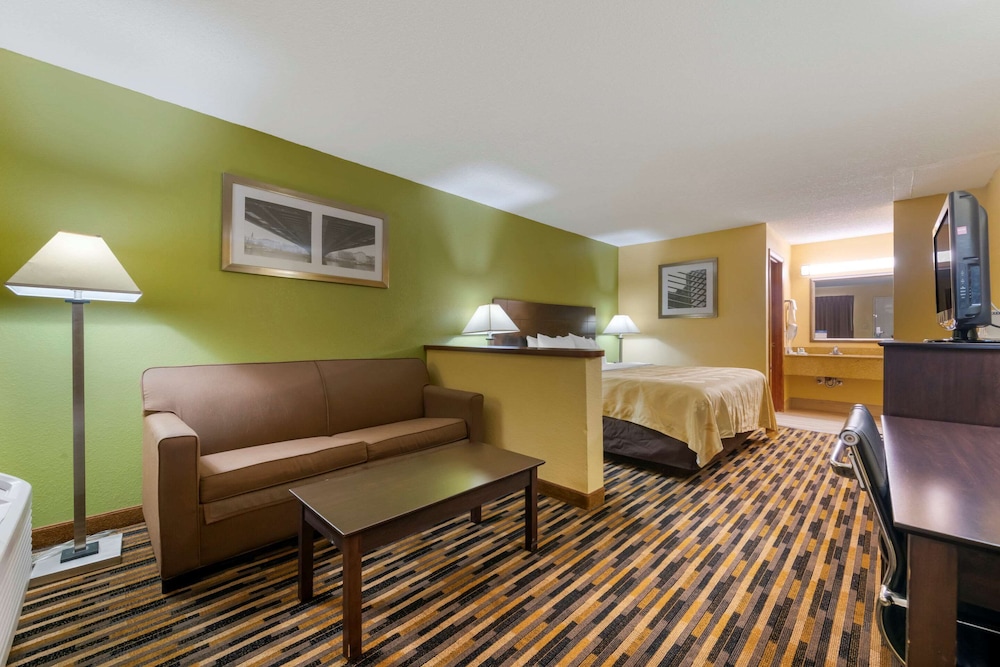 Suite, 1 King Bed, Accessible, Non Smoking photo 1