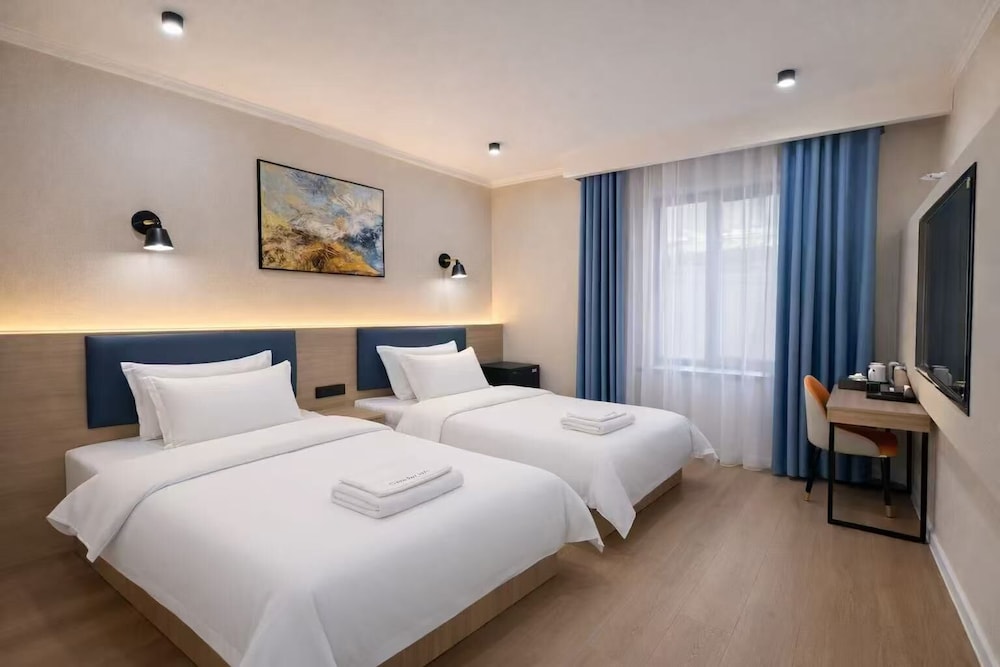 Superior Twin Room, City View