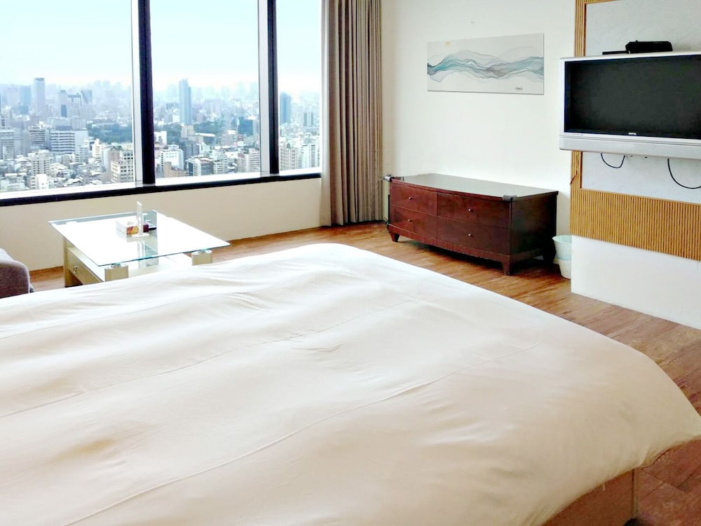 Deluxe Double Room, City View - Photo 9
