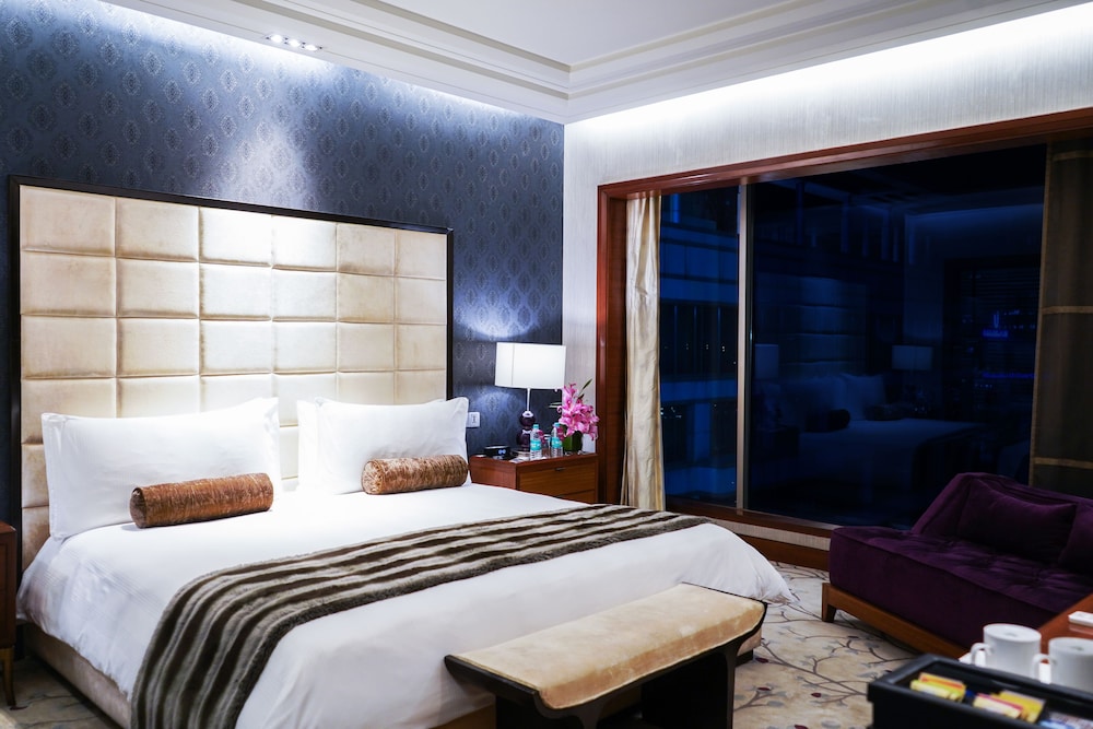 Suite, 1 Bedroom, Club Lounge Access (Dining Area) - Photo 7