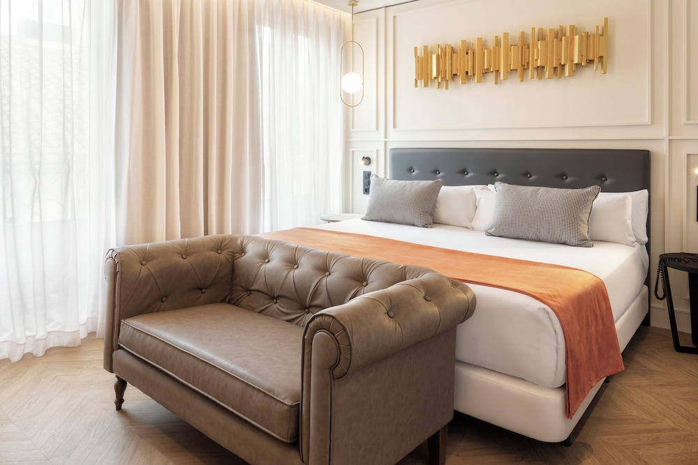 Premium Double Room Single Use - Photo 1
