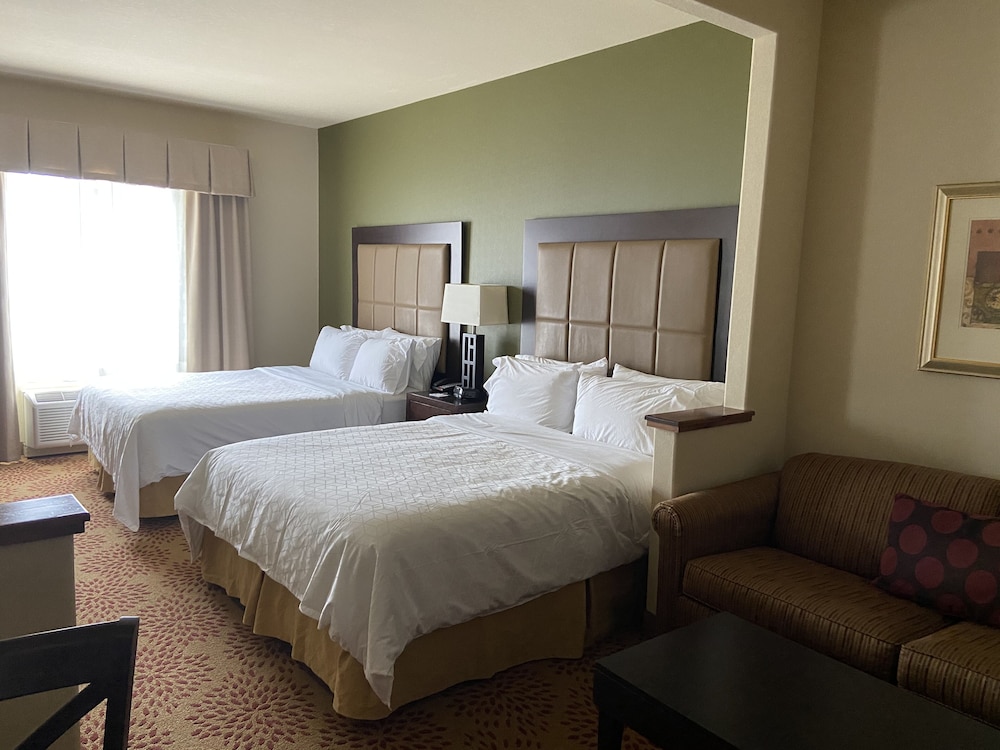 Suite, Multiple Beds, Balcony (Wet Bar) - Photo 3