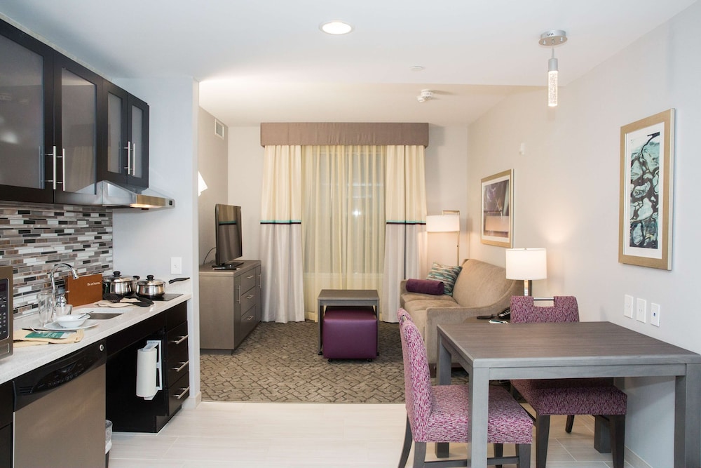 Suite, 2 Queen Beds, Accessible, Bathtub photo 3