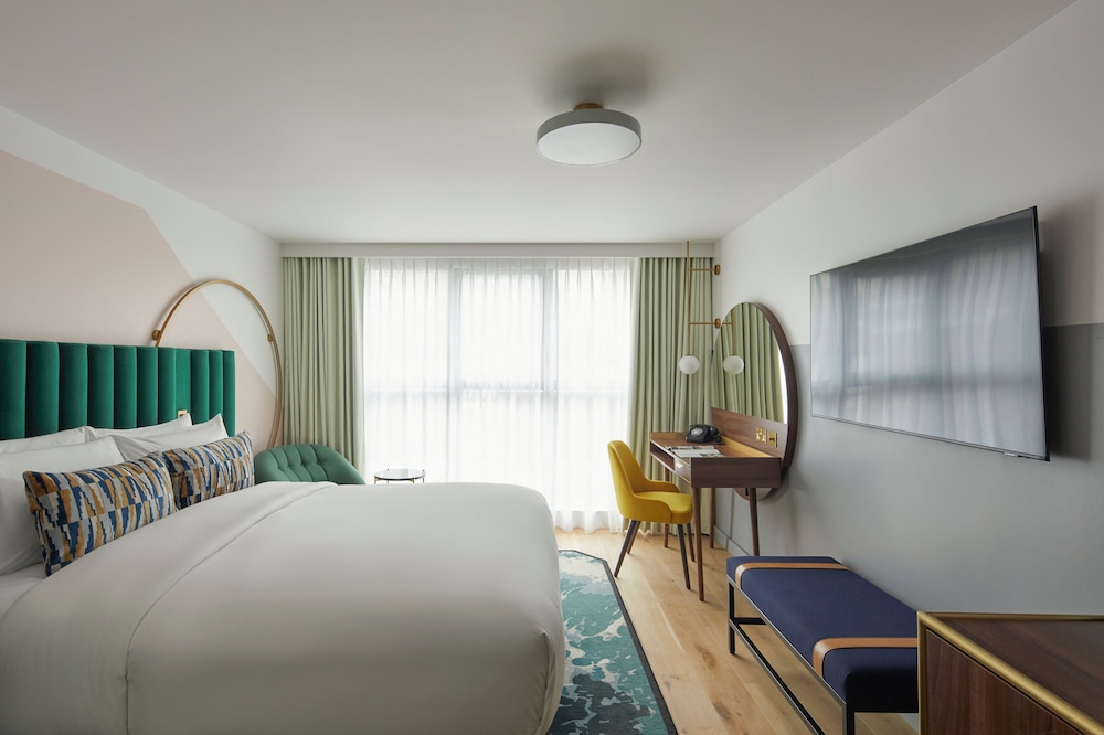 Suite, 1 King Bed photo 1