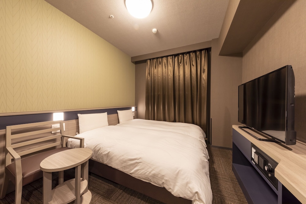 Hollywood Twin Room, W/4 nights Non Smoking(No cleaning)