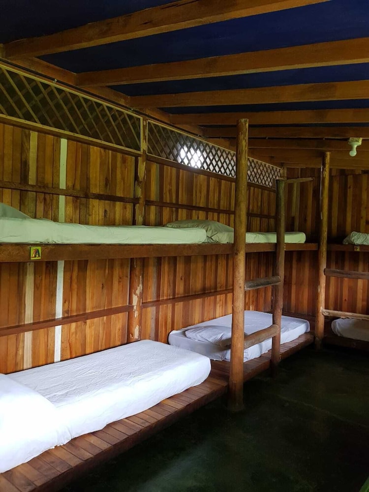 Shared Room 6 Single Beds - Shared Bathroom