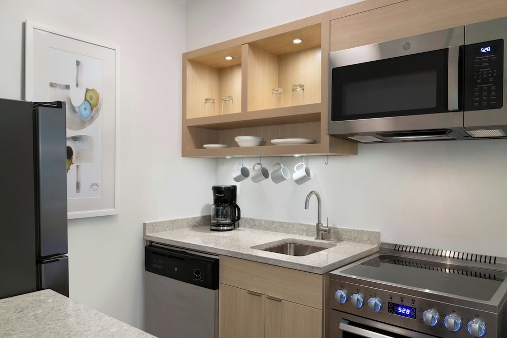 Suite, 1 Bedroom - Photo 2
