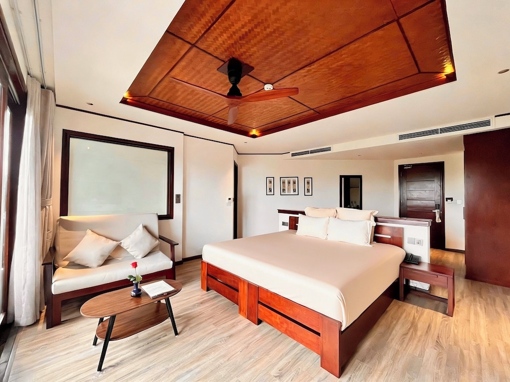 Grand Room, Balcony, Pool View photo 1