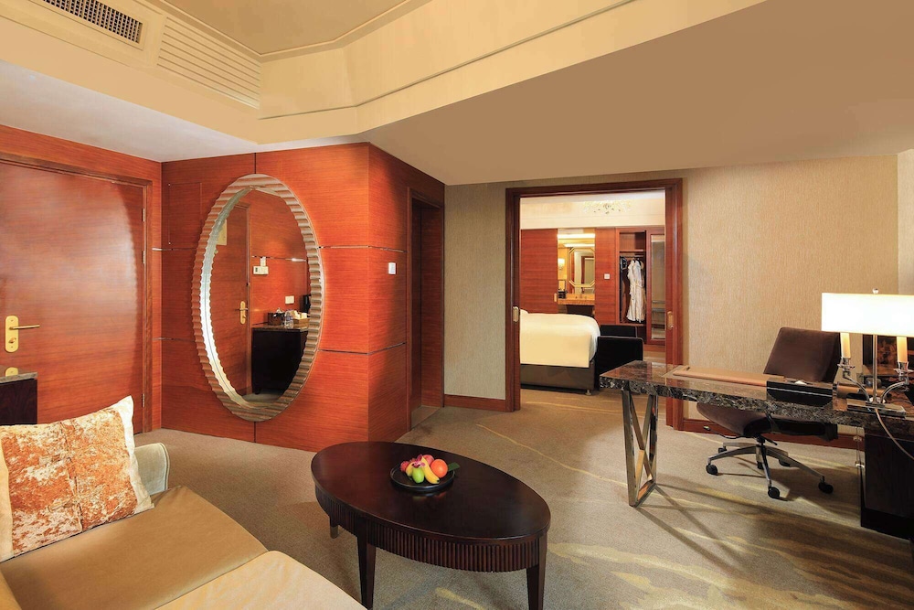 Business Suite, 1 King Bed, Non Smoking - Photo 2