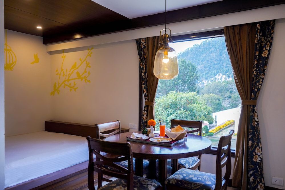 Deluxe Room - Photo 5