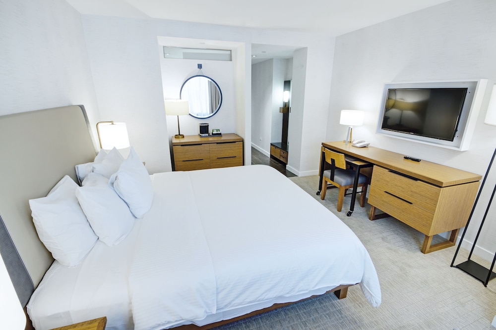Deluxe Room (Deluxe King Guestroom)