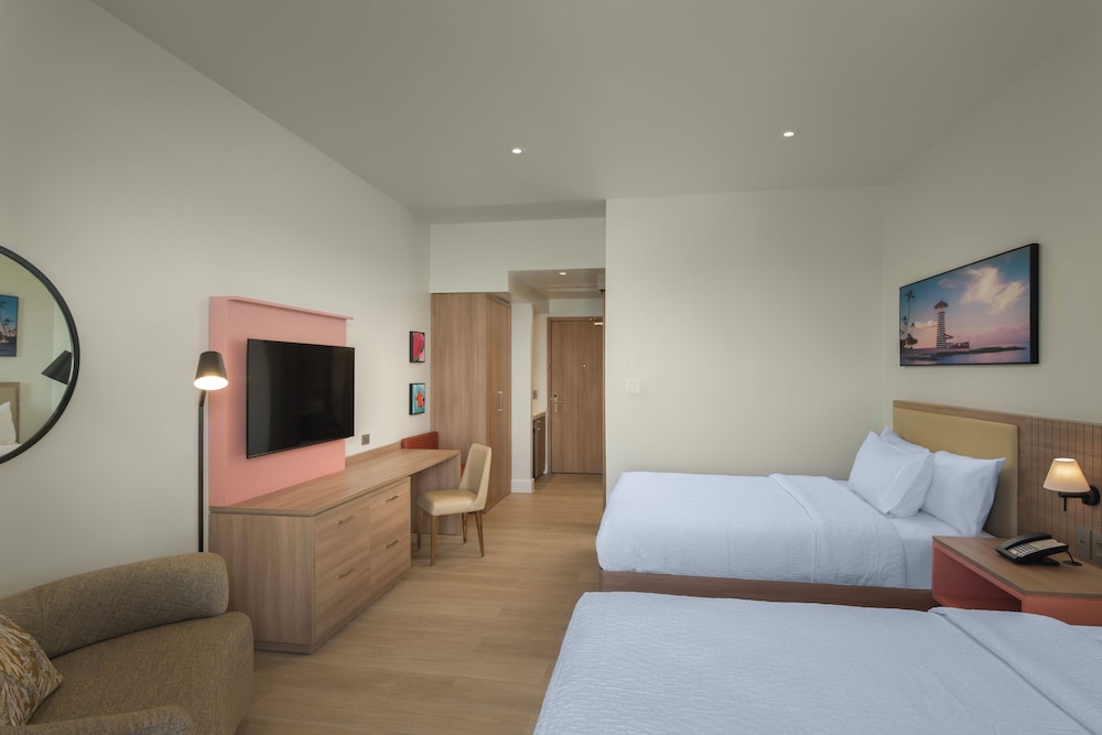 Room, 2 Queen Beds (Higher Oceanfront View) - Photo 2