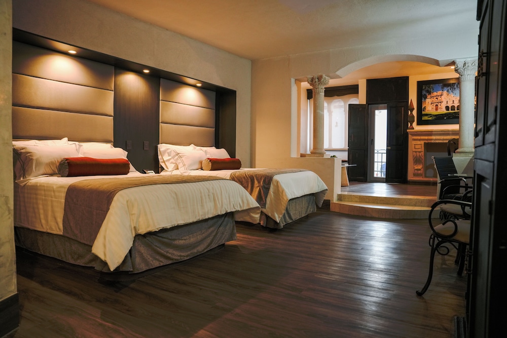 MASTER SUITE DELUXE