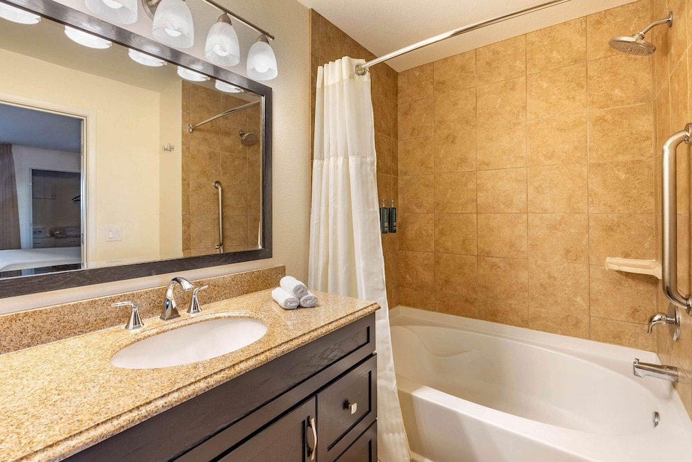 2 BEDROOM 1 KING 1 QUEEN SUITE WITH SOFABED - Photo 6