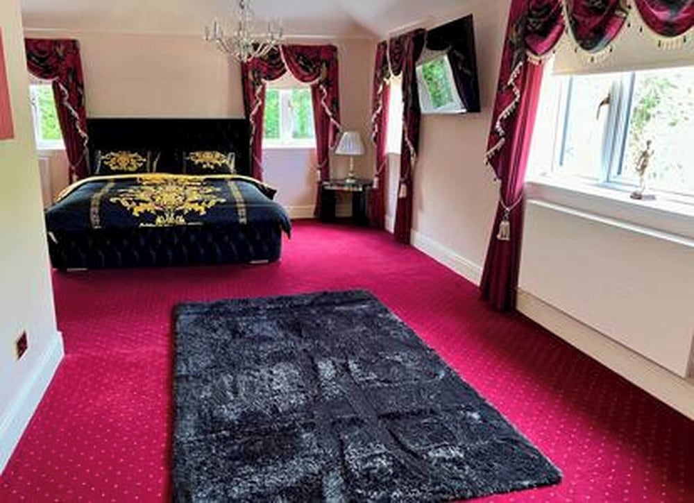 Stratford 4 BR Family Mansion With Pool, Gym & BBQ, Photo 9