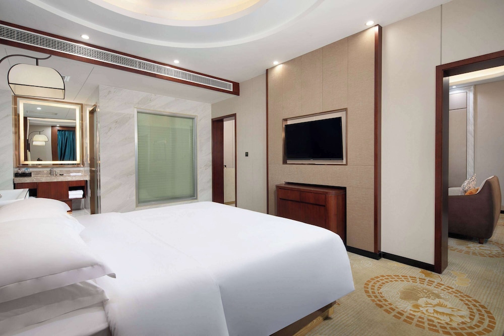 Business Suite, 1 King Bed, Smoking