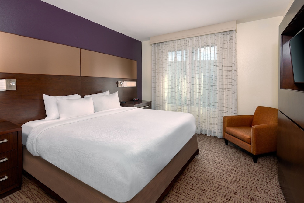 Suite, 2 Bedrooms, City View photo 3