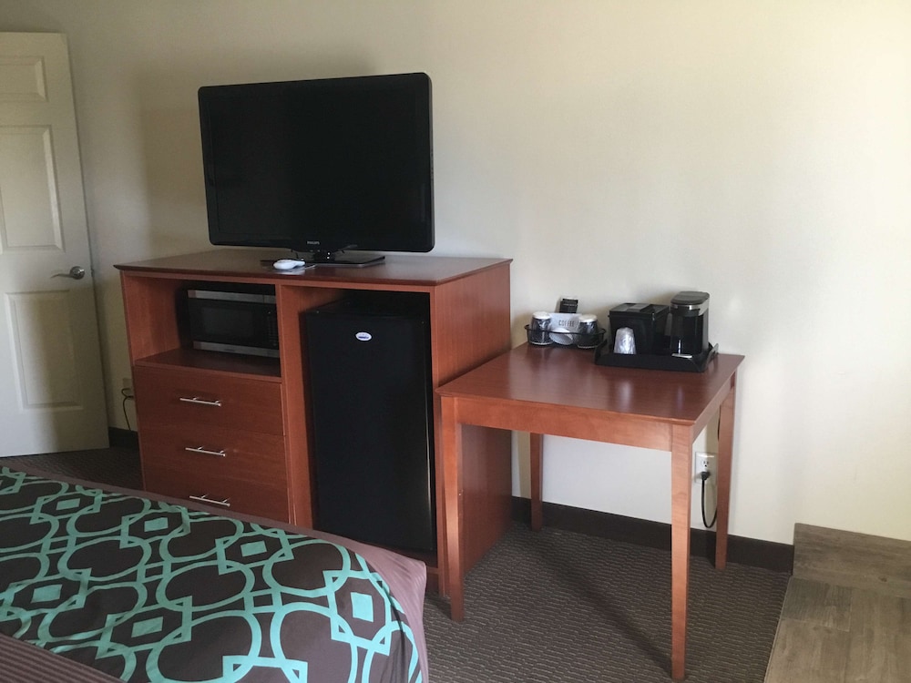 Standard Room, 1 Double Bed, Non Smoking, Refrigerator & Microwave - Photo 3