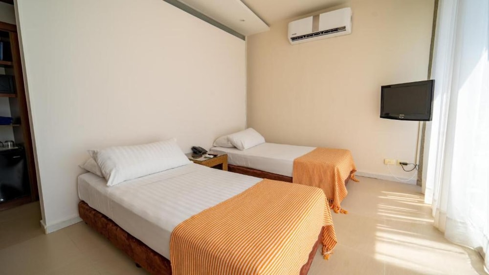 Twin Room - Photo 2