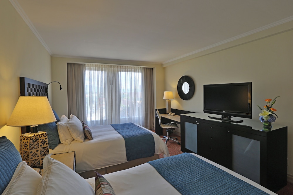 Classic Room, 2 Double Beds, Mountain View