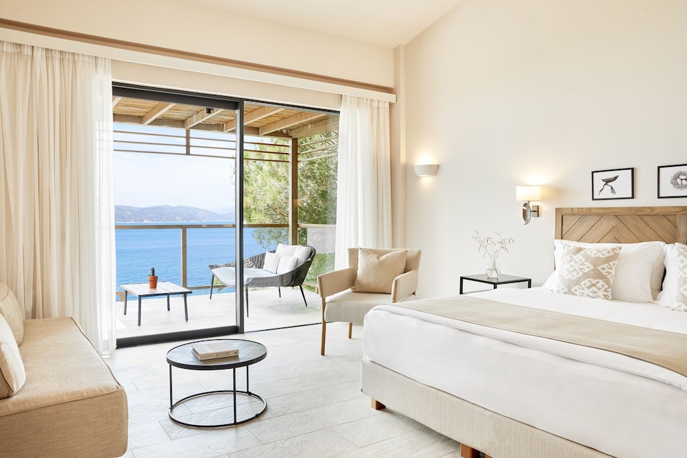 Junior Suite Hot Tub | Nest Infinity Rooms & Suites