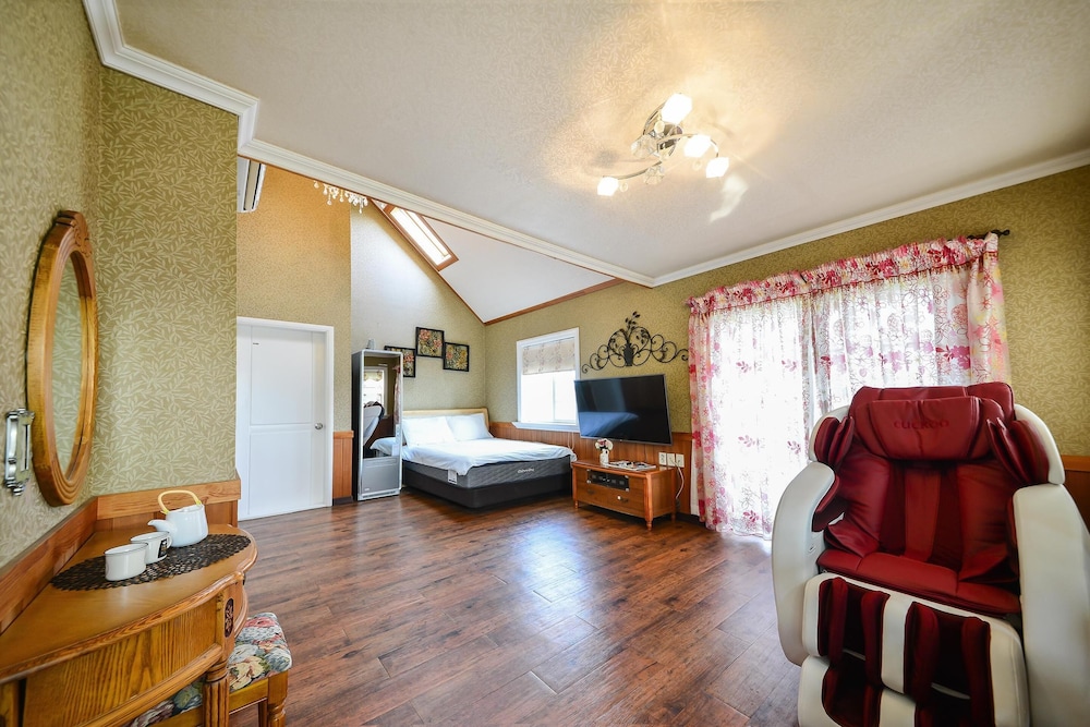 Basic Room, 1 Bedroom (Natural ( F2 )) photo 1