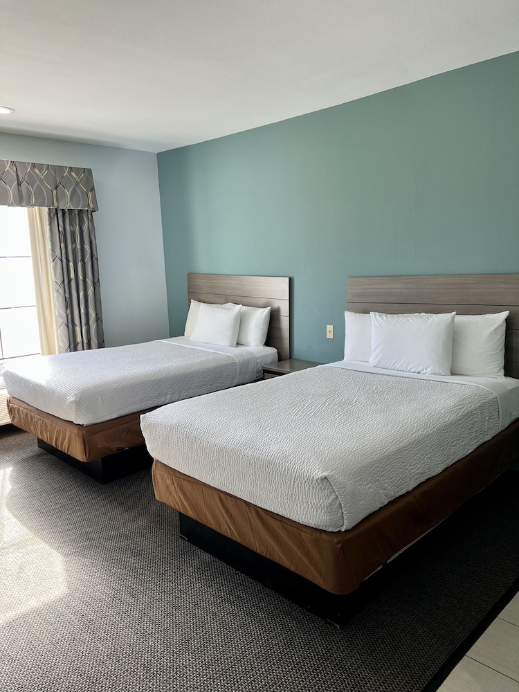 Suite, 1 King Bed, Non Smoking - Photo 3