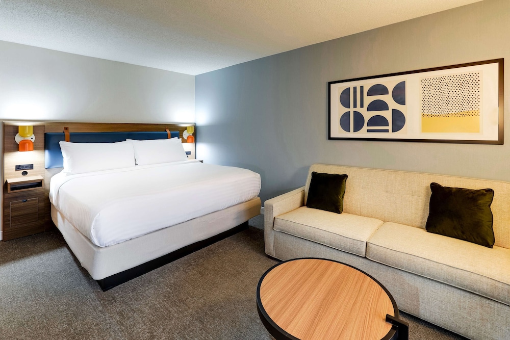 Deluxe Room, 1 King Bed with Sofa bed (Water View) - Photo 1