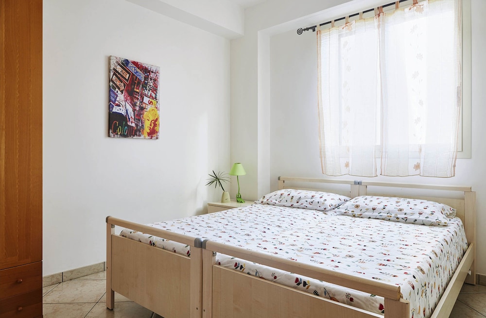 City Apartment, 3 Bedrooms photo 3