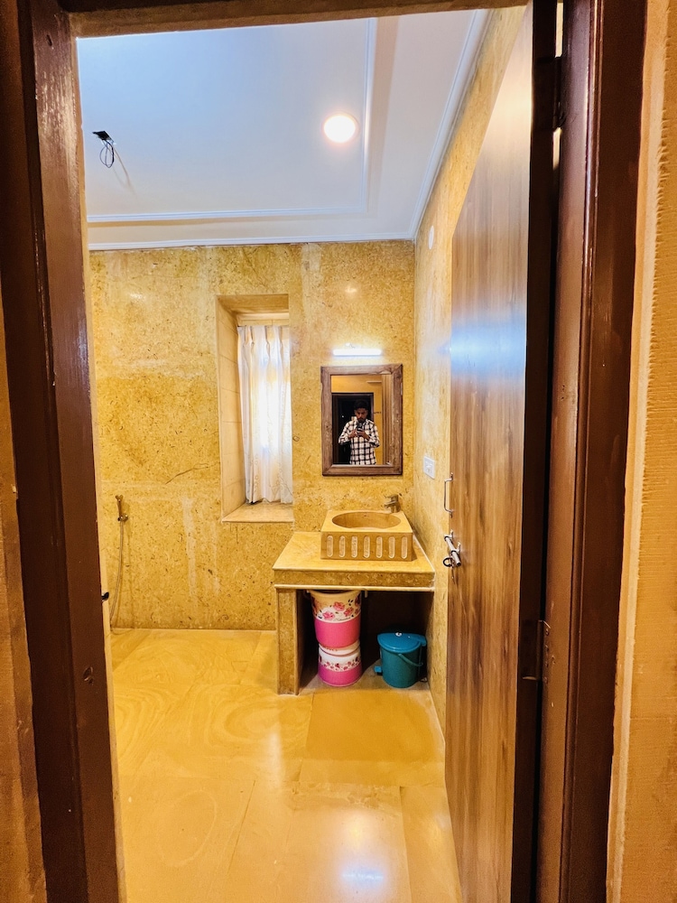Standard Double Room - Photo 8