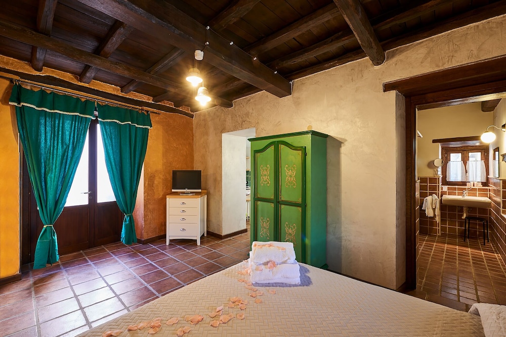 Standard Apartment, 1 Bedroom, Ground Floor photo 2