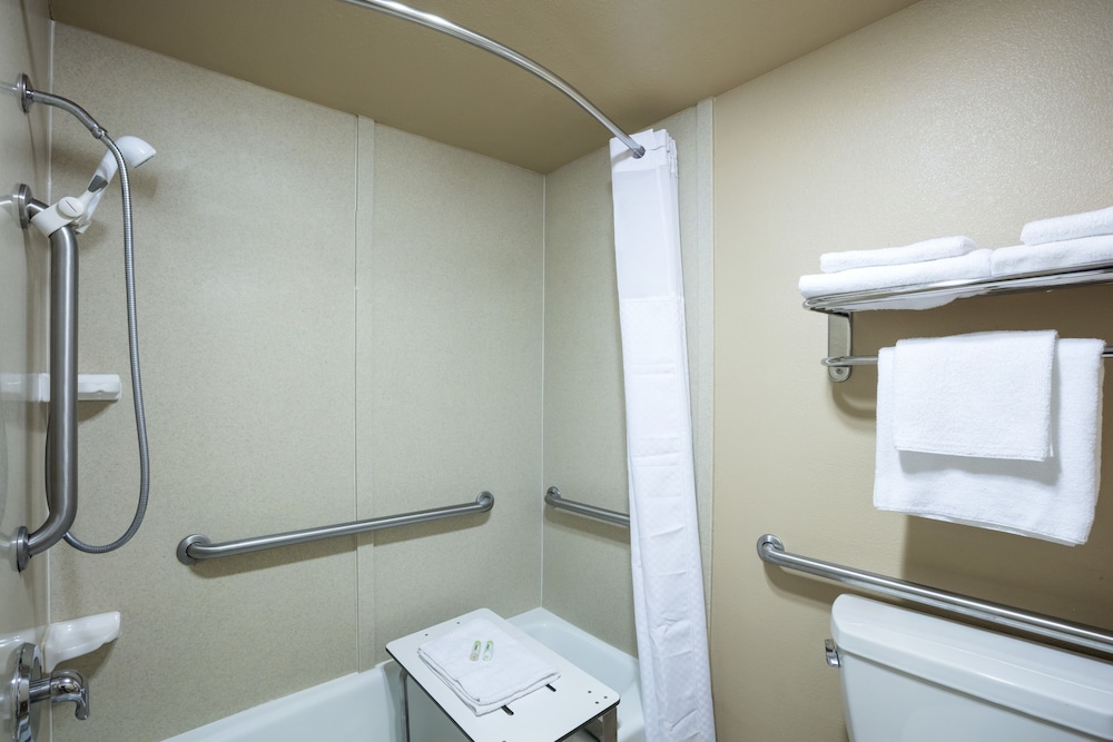 Standard Room, 2 Queen Beds, Accessible, Non Smoking - Photo 4
